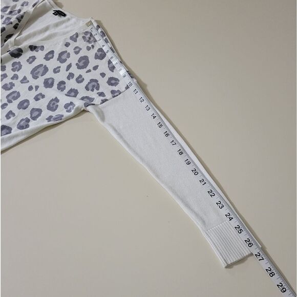 Express Women's Leopard Print V-neck Hi-Low Pullover Sweater with Zipper Detail - Picture 9 of 15